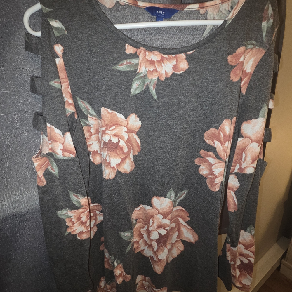 Apt. 9 Gray and Pink Floral Long Sleeve Top